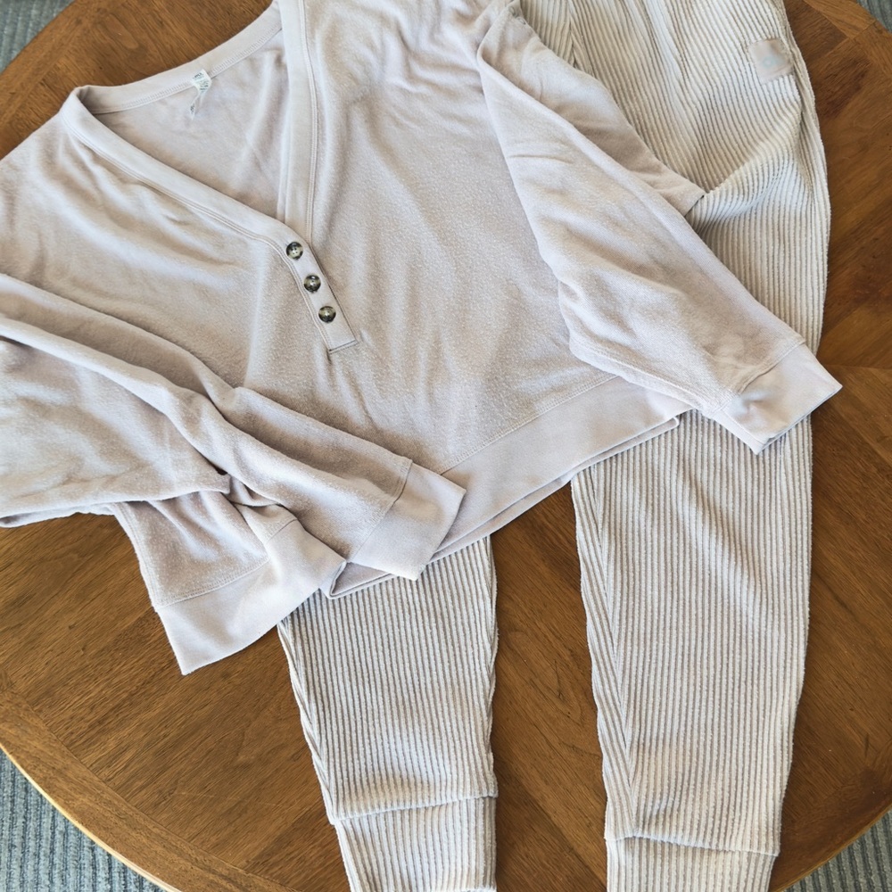 alo yoga lounge jog suit matching set small